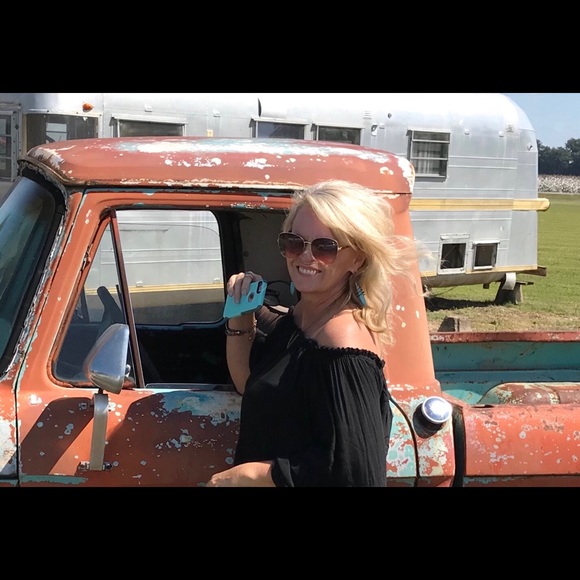 Meet your Posher, Jo - Picture 2 of 2